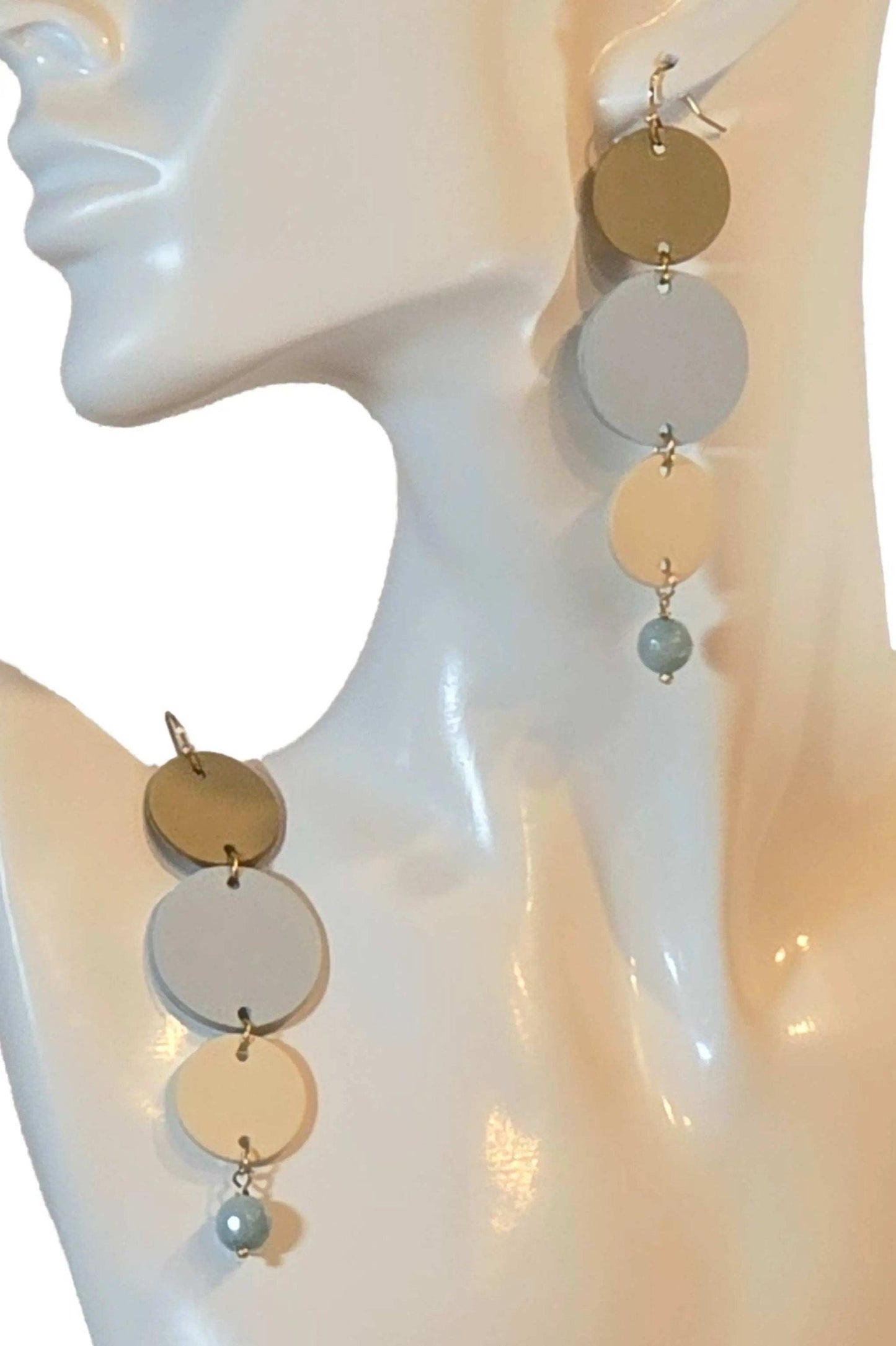 Handmade Orecchini Clear Light earrings with colored agate and genuine leather, hypoallergenic steel hooks, lightweight and elegant design.