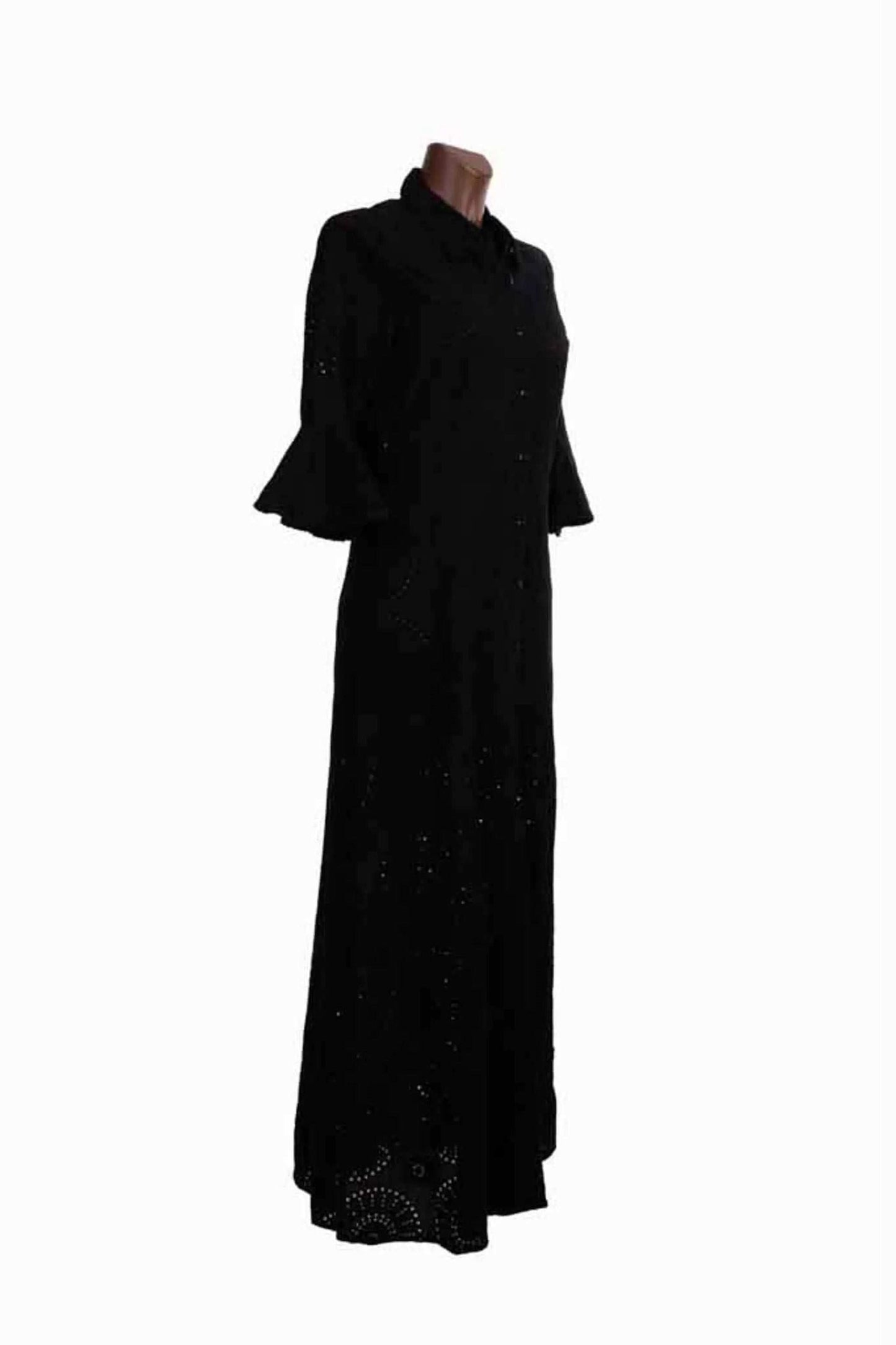 Chemisiere nero lungo con maniche a campana elegante modello femminile