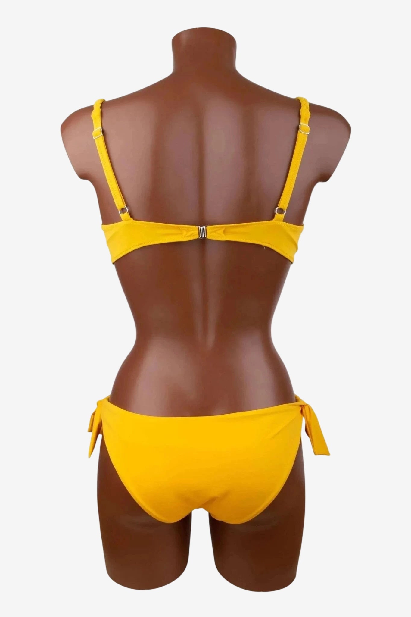 Manichino con costume da bagno bikini giallo Soho Moda Mare, vista posteriore.