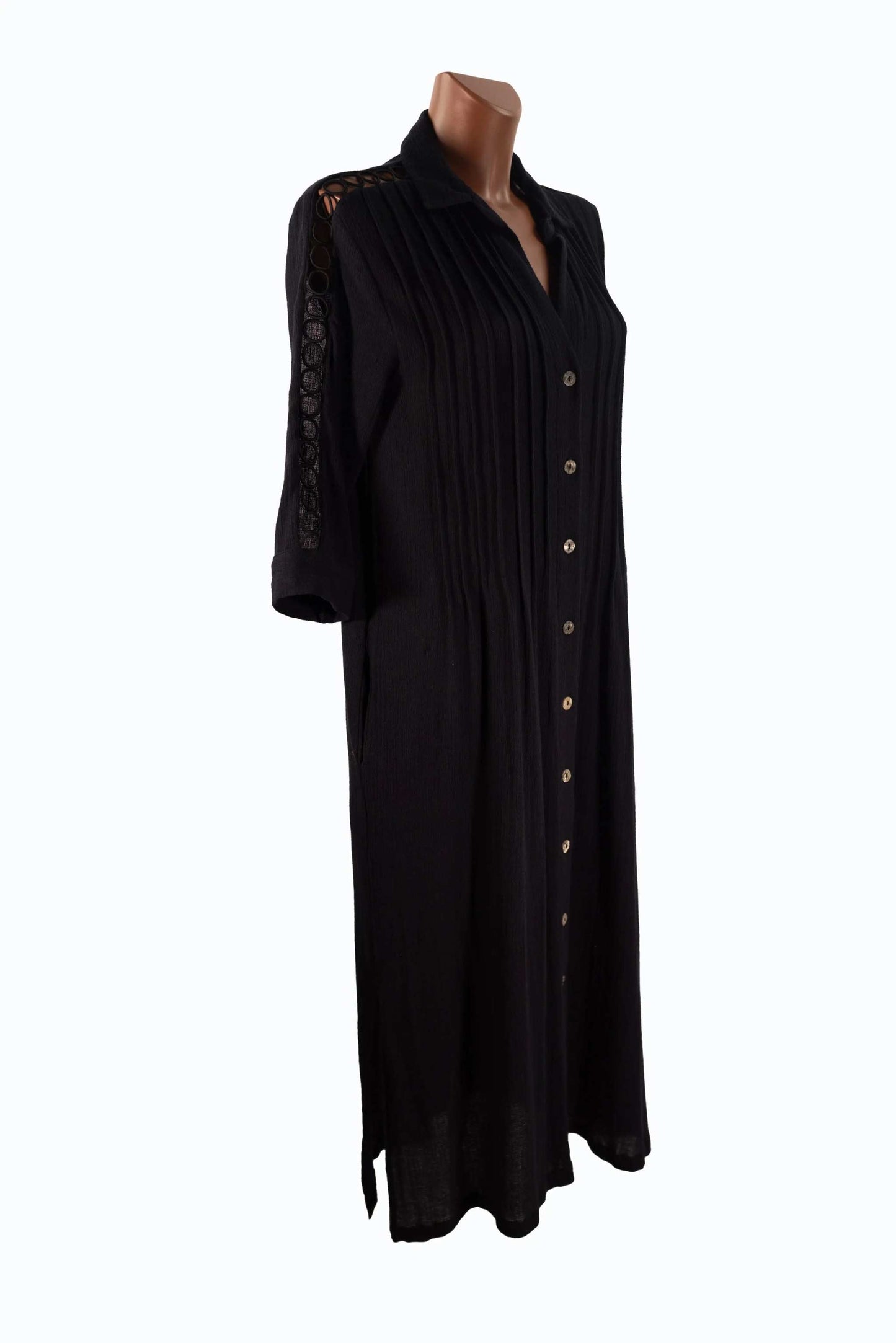 Abito camicia lungo nero con maniche 3/4 e dettagli raffinati