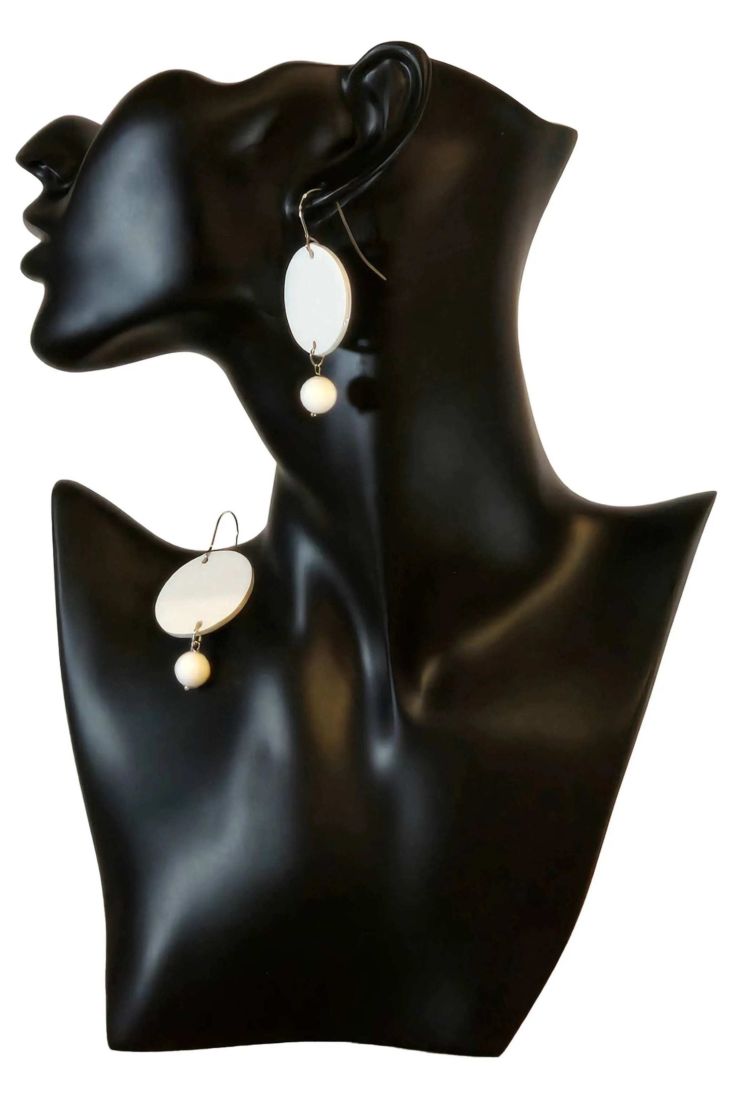 Orecchini Round Avory handmade earrings with colored agate and genuine leather, lightweight and elegant design