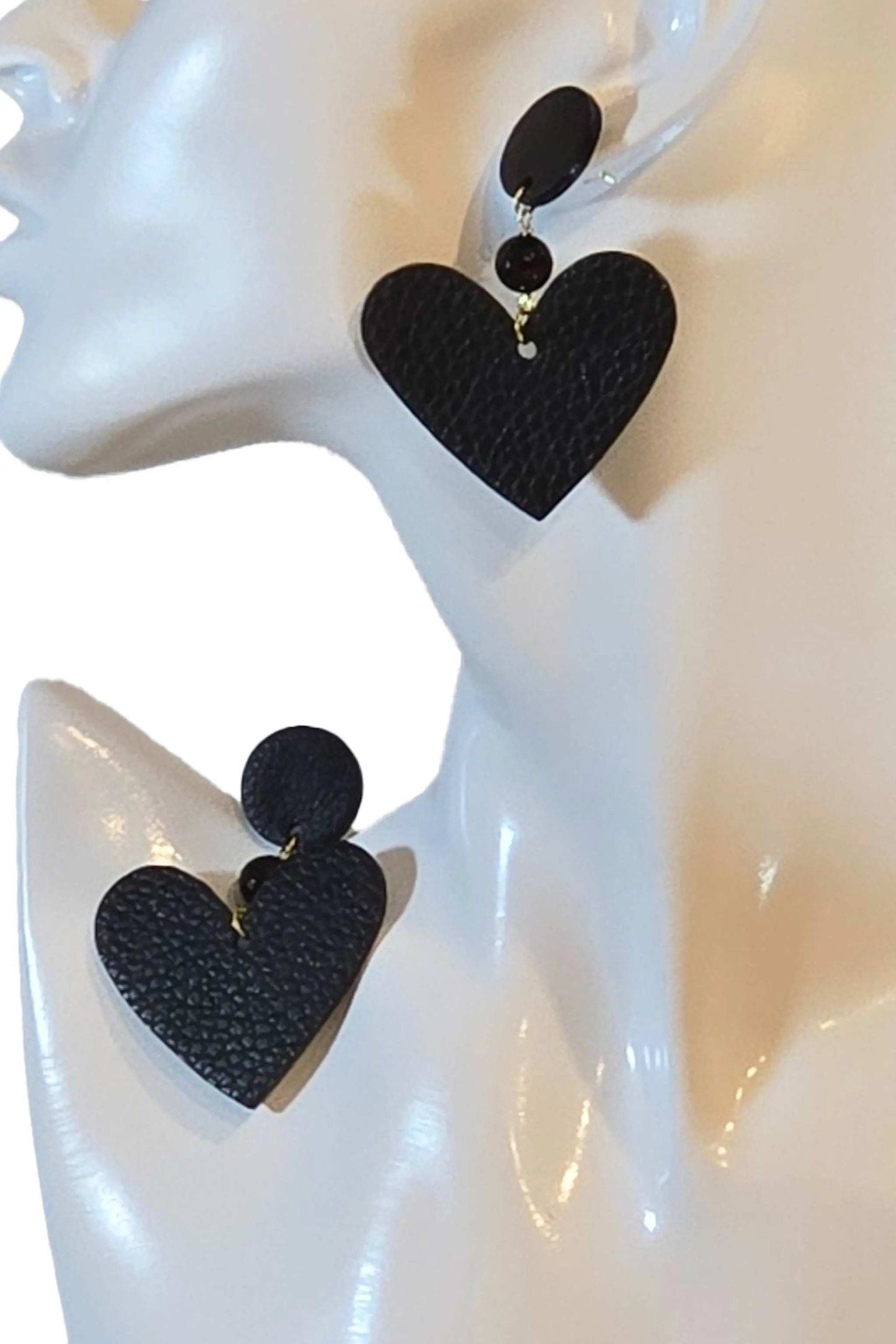 Orecchini Black Hearts handmade lightweight black heart-shaped earrings with colored agate and genuine leather, hypoallergenic steel hooks, 5cm length