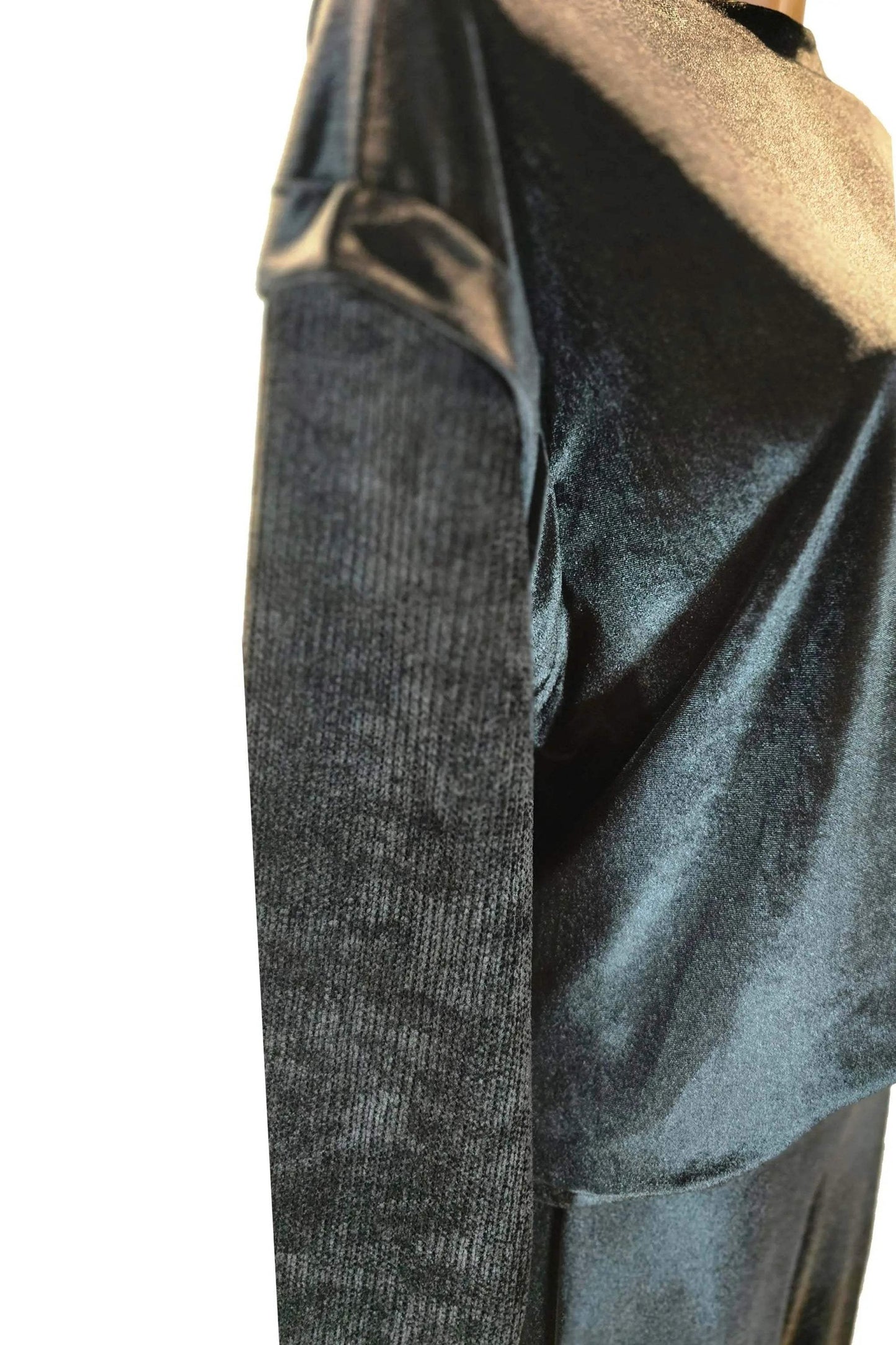 Tuta All Day donna in ciniglia nera con felpa collo a barca e pantaloni con polsini elegante e comoda