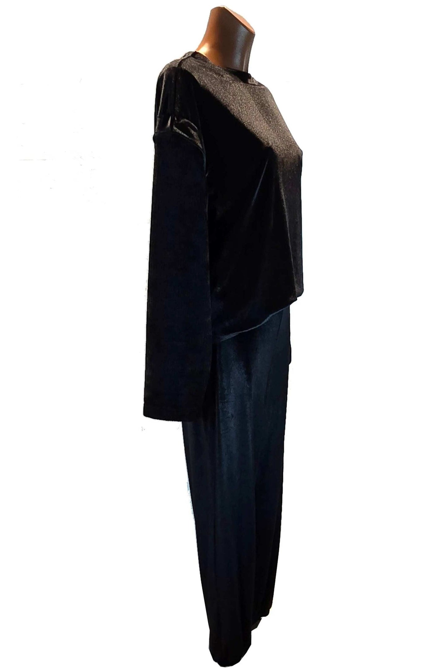 Tuta All Day donna nera in ciniglia con felpa a collo a barca e pantaloni con polsini eleganti