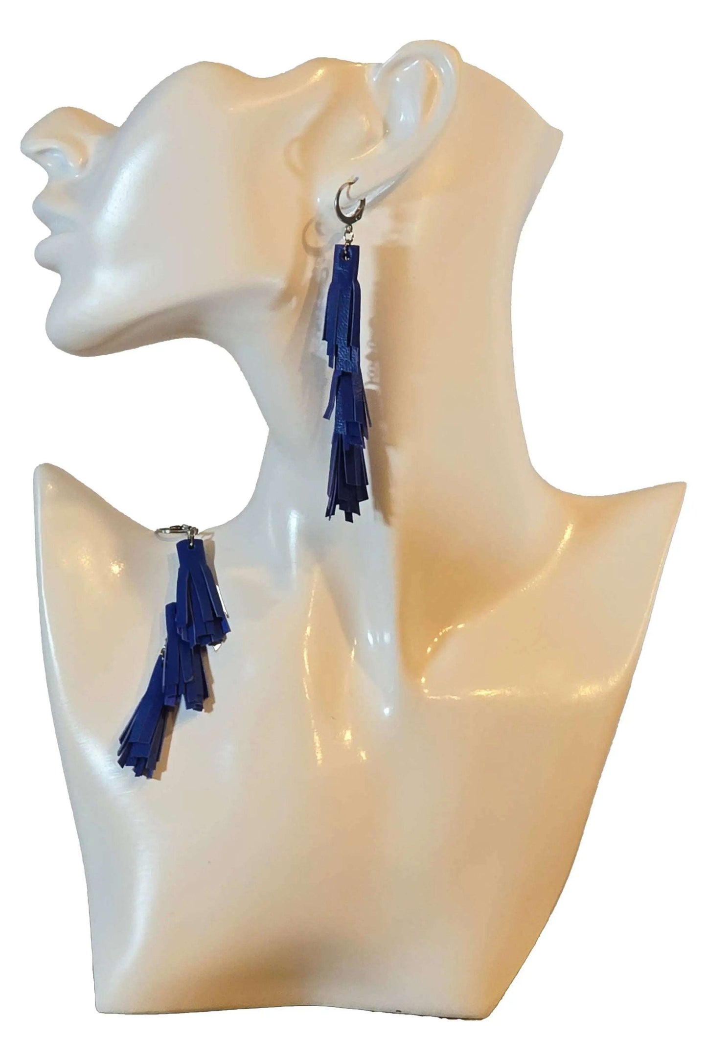 Orecchini Nappine Blue in vera pelle con gancetti in acciaio anallergico, leggeri e fatti a mano, 5 cm di lunghezza