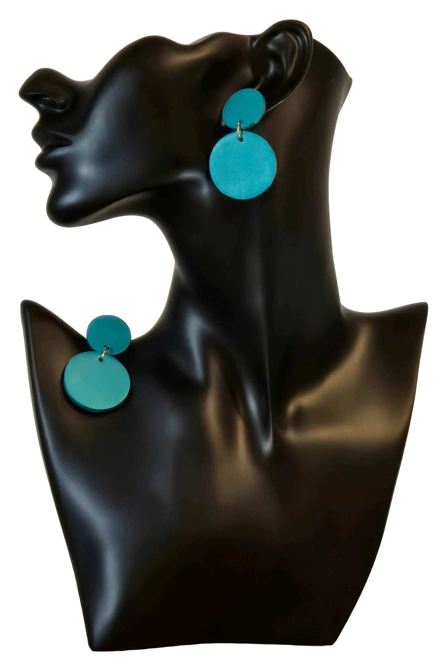 Orecchini Round Tiffany turchese in vera pelle leggeri e fatti a mano con gancetti in acciaio anallergico, eleganti e raffinati.