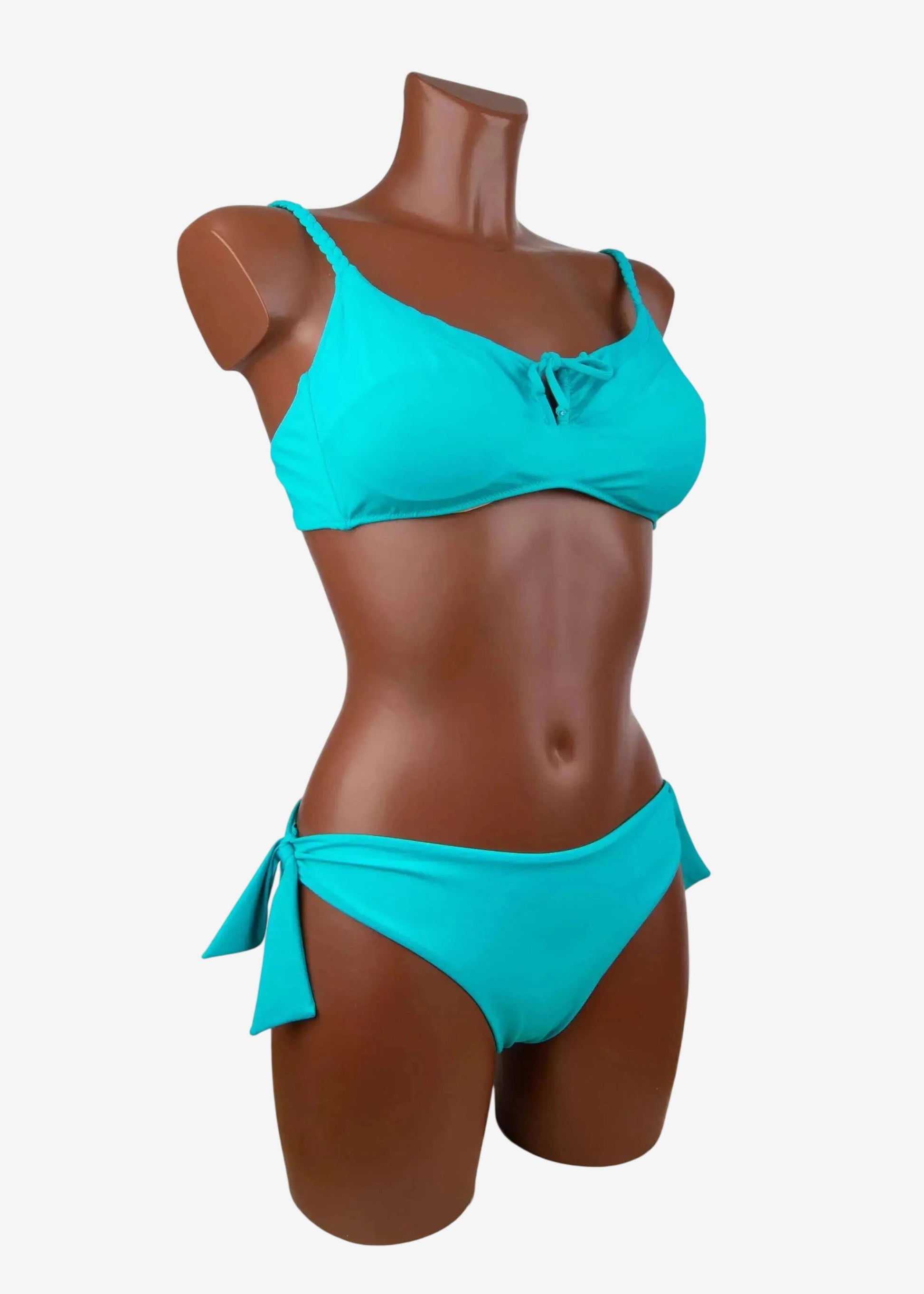 Bikini turchese donna Soho Moda Mare su manichino, stile Made in Italy resort wear