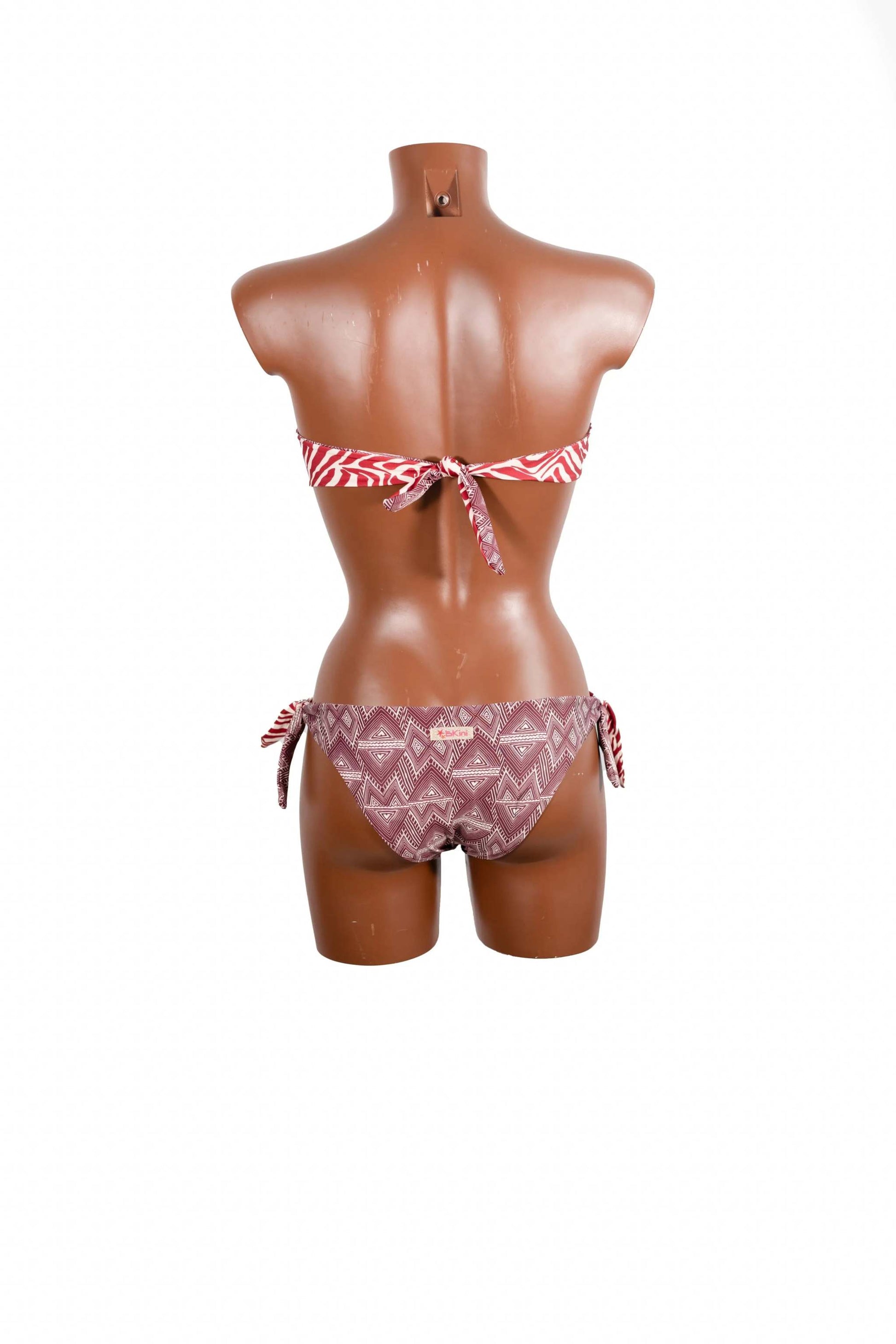 Bikini fascia with removable straps and adjustable side bows on a mannequin back view