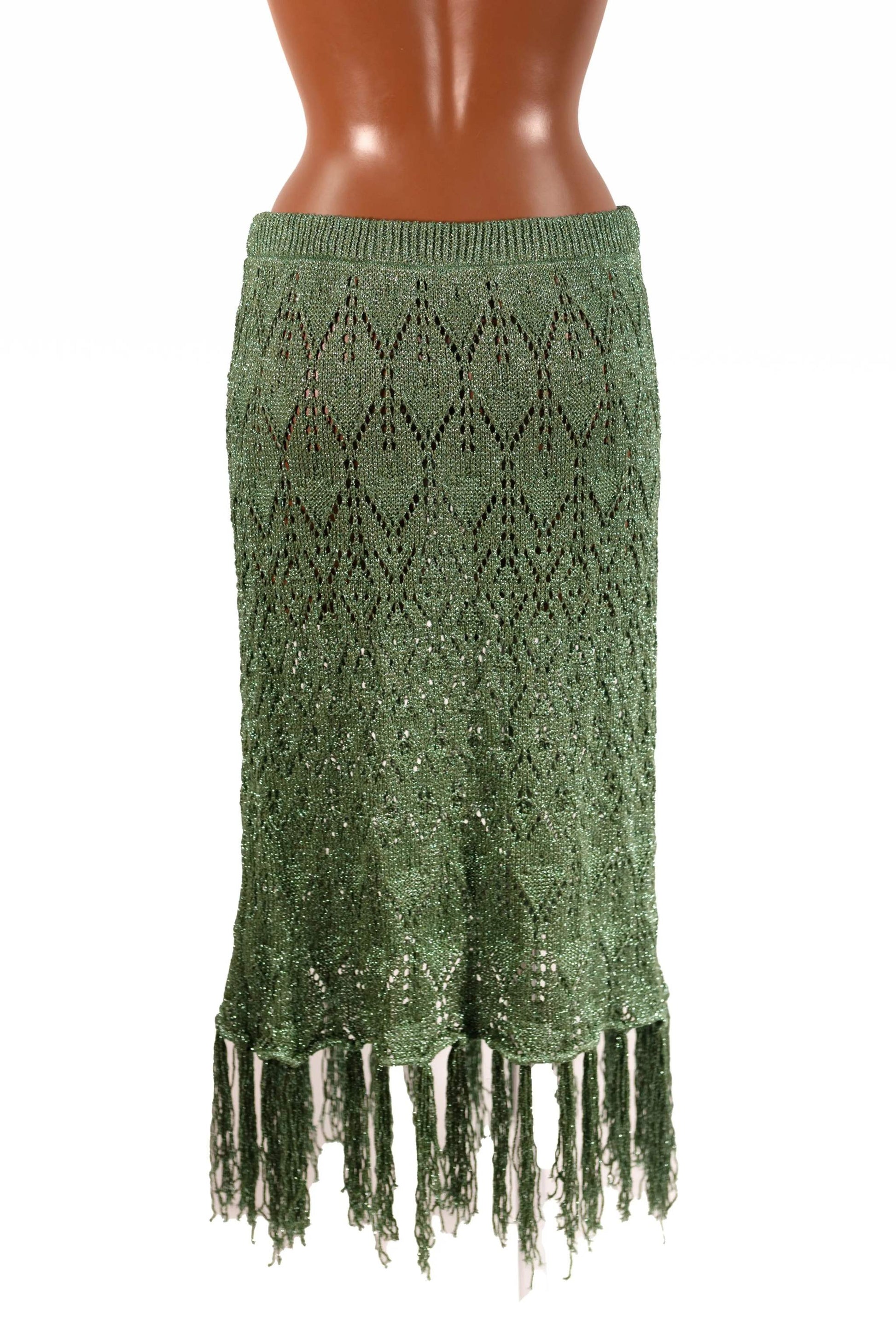 Gonna verde in lurex lavorata a maglia con frange alla base, versatile come gonna o mini abito