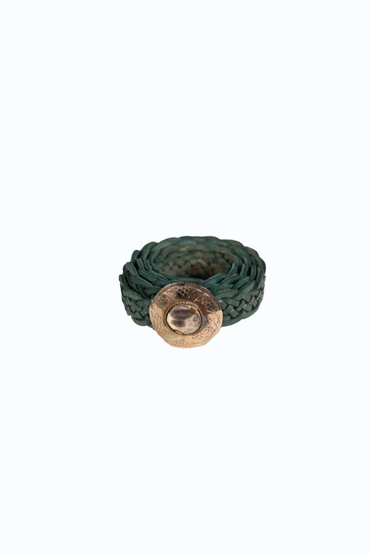 Cintura in similpelle intrecciata verde con fibbia vintage rotonda bronzata, 125 cm lunga