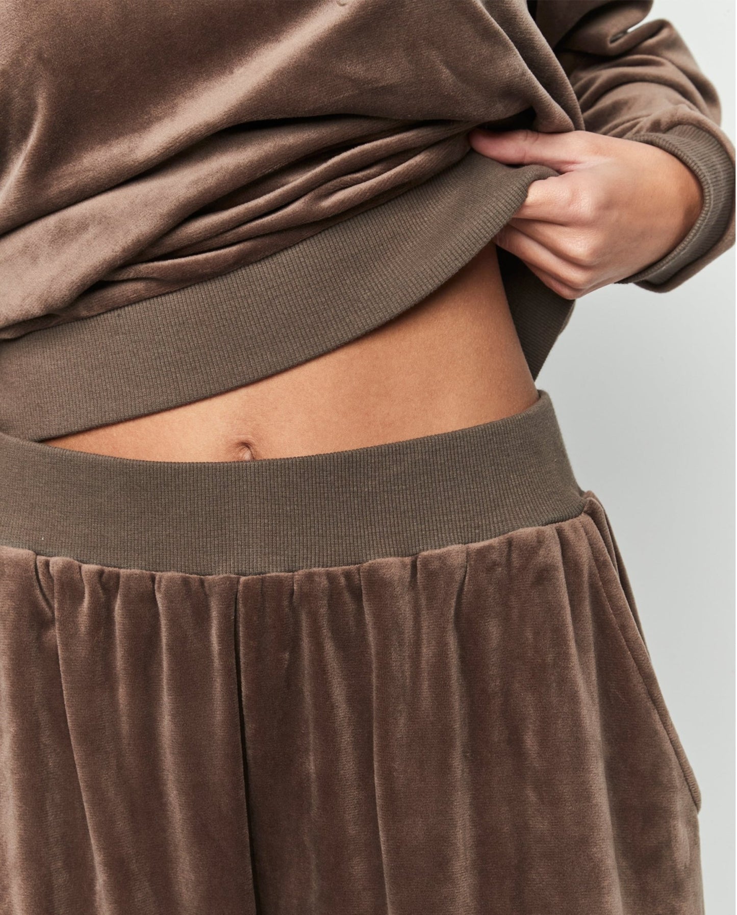 Tuta ciniglia Tortora: comodità e stile in un unico capo - Soho Moda Mare