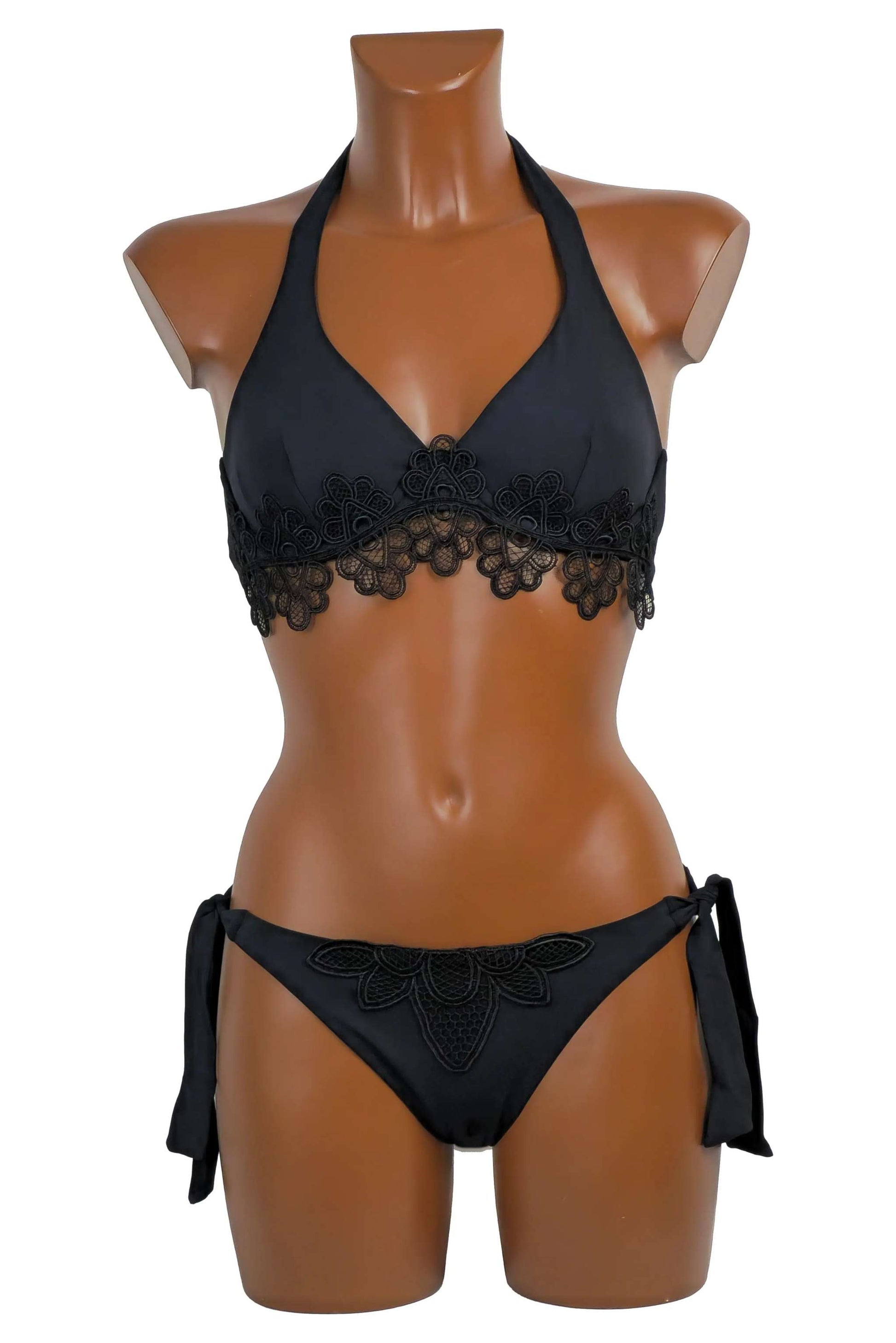 Bikini ferretto nero coppa C con applicazione macramè e slip regolabile con fiocchi Made in Italy